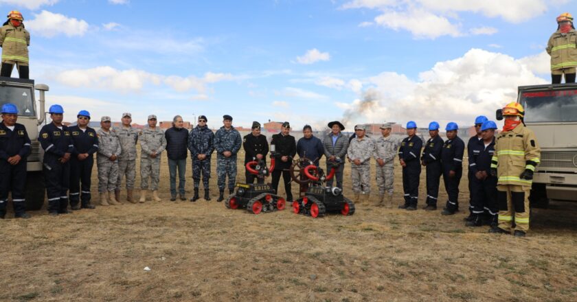 Vicepresidente participa en la presentación de equipos modernos desarrollados por la Armada Boliviana para luchar contra los incendios forestales