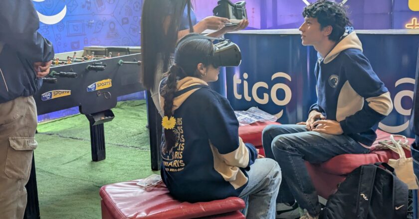Tigo impulsa el uso responsable de la tecnología en la feria TELECOM.BO