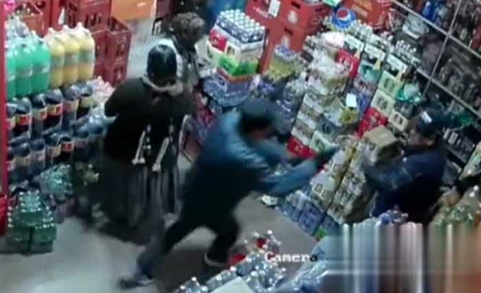 Desarticulan banda implicada en violento atraco a licorería en El Alto