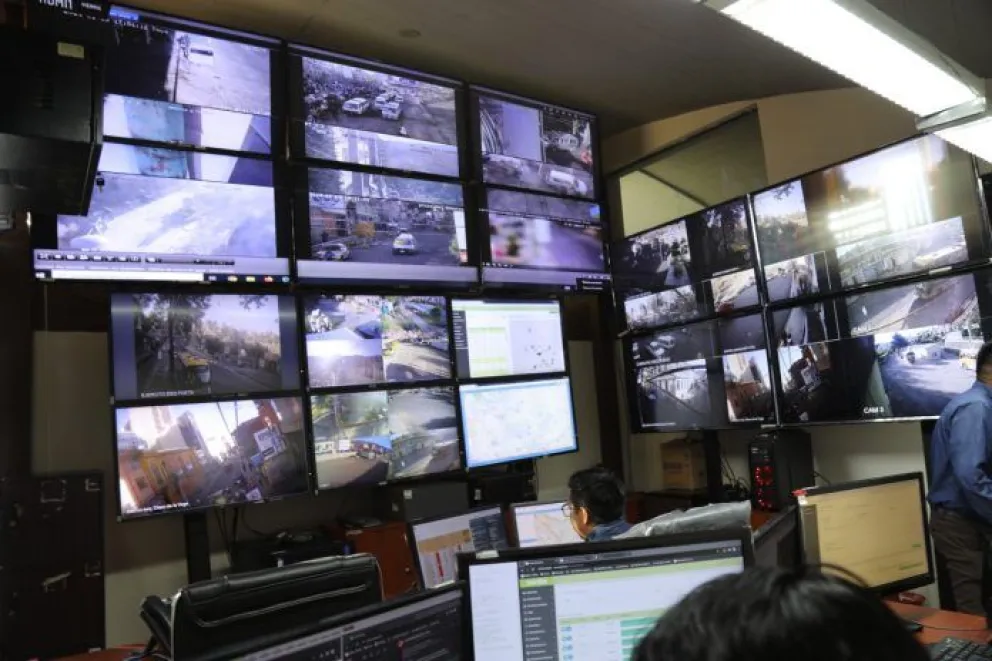 Más de 500 policías resguardan la seguridad en la verbena paceña 2025