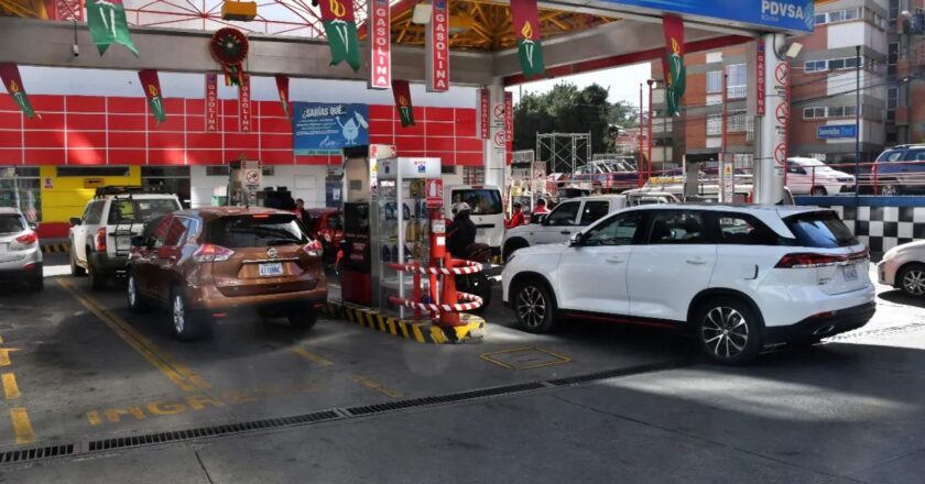Arce destaca que su gobierno deja soluciones estructurales para el suministro de combustibles