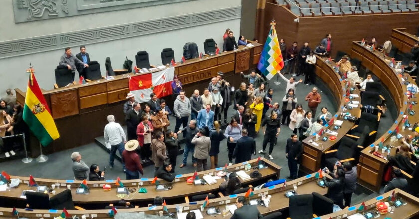 Diputados suspenden sesión sobre contrato de litio con empresa china CBC tras 15 horas de tensión