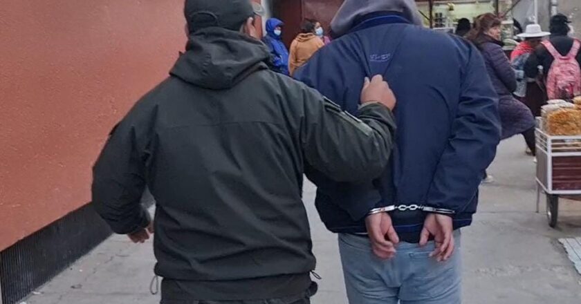 Policía investigado por violación y aborto forzado a mujer con discapacidad en Oruro