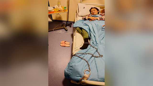 Gobierno instruye modificar protocolos de seguridad para presos en hospitales tras imágenes de exvocal encadenada