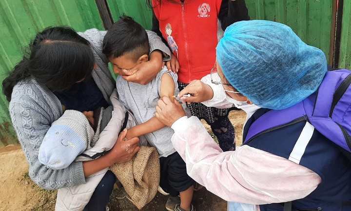 Gobierno elabora protocolo contra el sarampión para el retorno a clases en Bolivia
