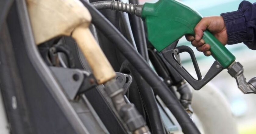 YPFB despacha al 100%, pero filas persisten por falta de recursos para importar más carburante