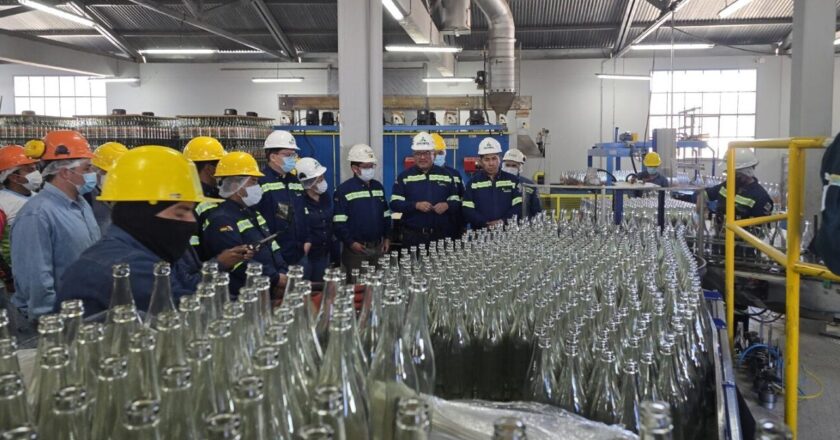 Envibol fortalece la industria del vidrio en Chuquisaca y reduce la dependencia de importaciones