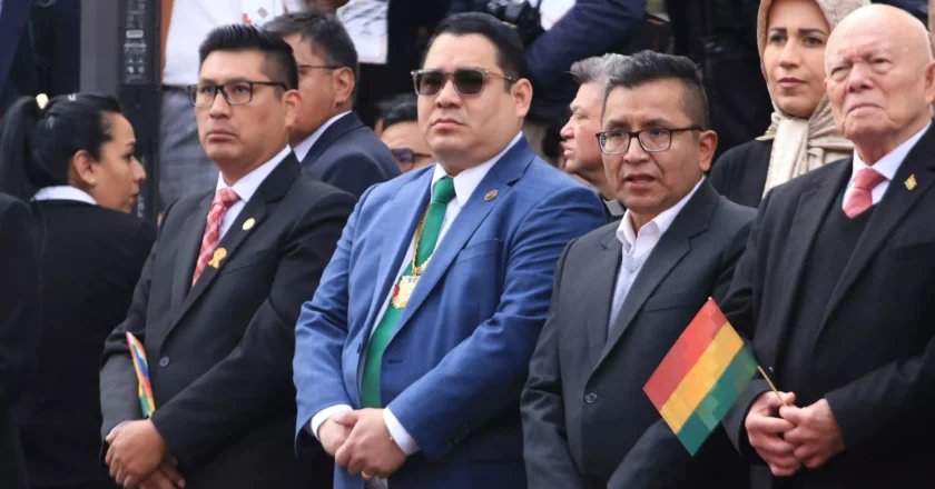 Fiscal General Bicentenario Bolivia: Roger Mariaca rinde homenaje desde Sucre
