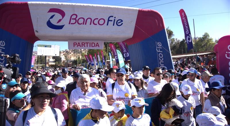 Más de 4.500 personas participaron en la caminata “Caminando por la Vida” de Banco FIE en La Paz