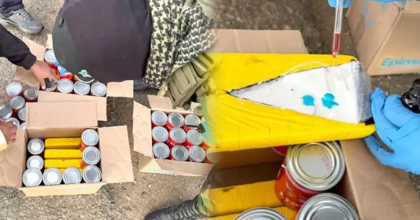 Descubren 10 paquetes de cocaína escondidos entre latas de sardina en carretera La Paz – Desaguadero