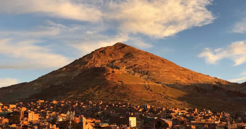 Gobierno y mineros acuerdan proyecto alternativo para estabilizar el Cerro Rico de Potosí