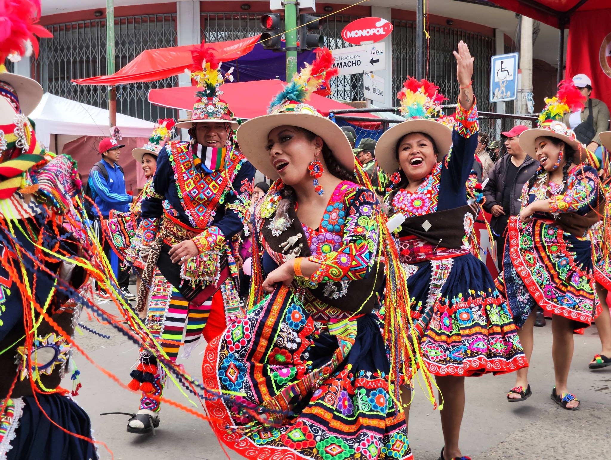 Paz destaca récord de turistas extranjeros por el Carnaval y resalta el impacto internacional de la fiesta