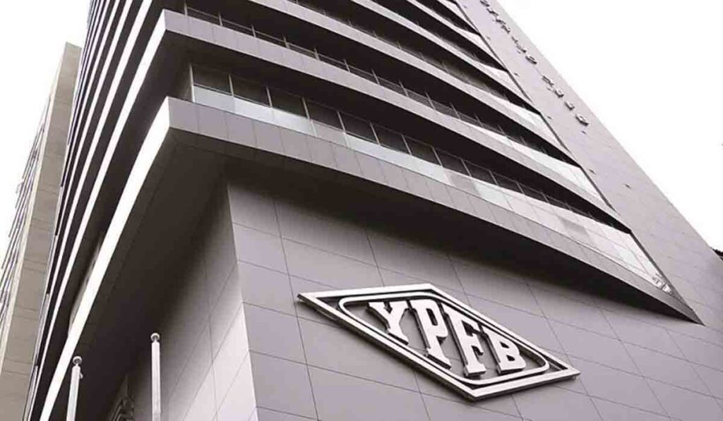 YPFB rechaza acusaciones de sobreprecio en compra de combustibles y anuncia acciones legales