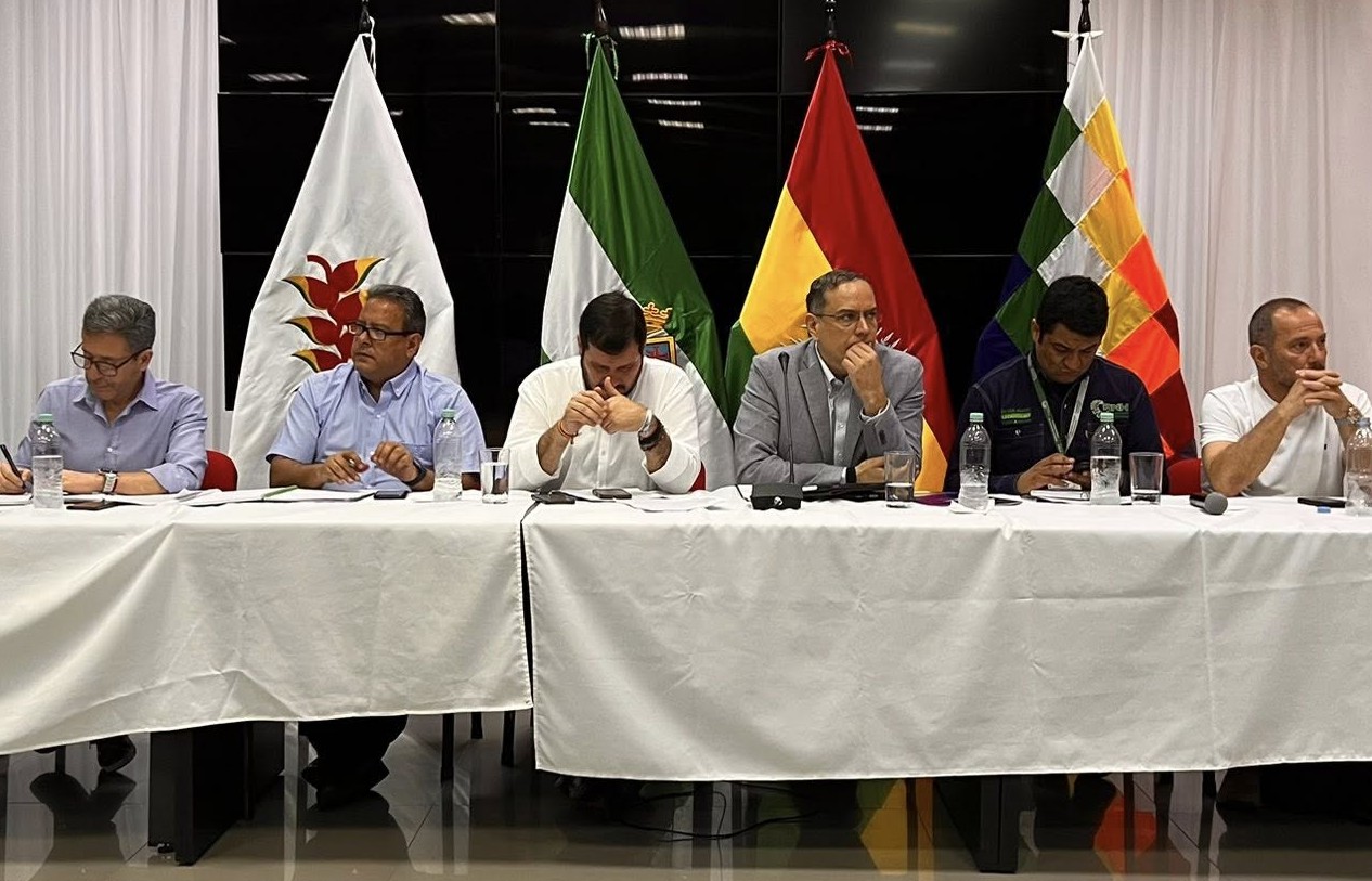 YPFB se compromete a emitir reportes periódicos sobre la calidad del combustible tras reclamo de mototaxistas en Santa Cruz